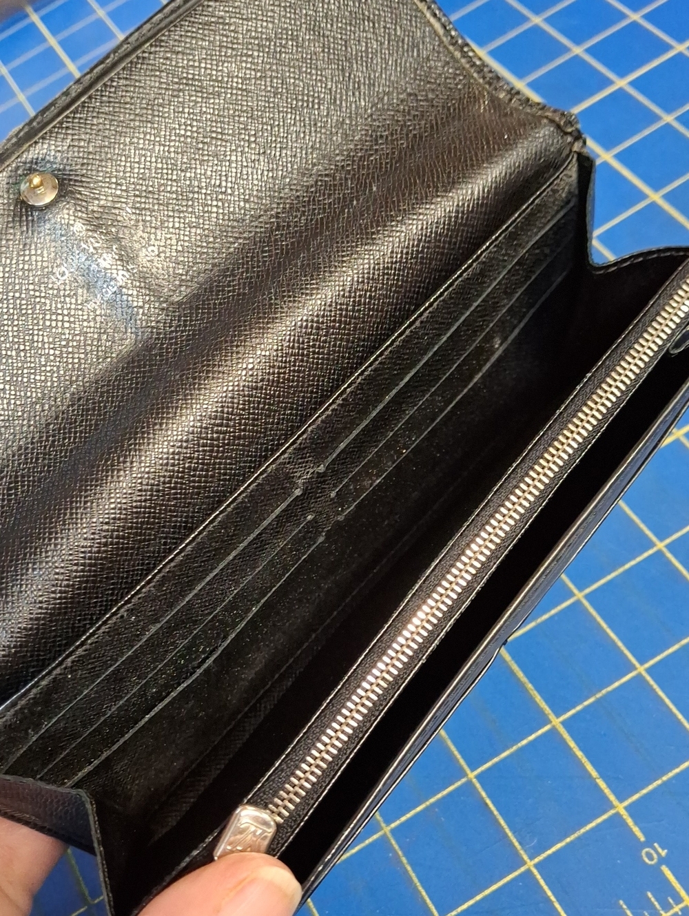 Louis Vuitton Epi Leather llLong Wallet 7x4x1 Preloved - Picture 6 of 16
